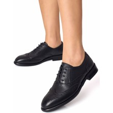 Rujo Kadın Siyah Hakiki Deri El Işçiliği Delikli Klasik Oxford Ayakkabı