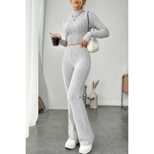 Lux Store Kadın Gri Çizgili Boğazlı Crop Top ve Yüksek Bel Pantolon Takım Rahat ve Şık Tasarım