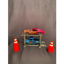 Mini Model Hareketli Araç Sergileme Lift Platformu ve Trafik Dubası Seti – Diorama Sahne Aksesuarı