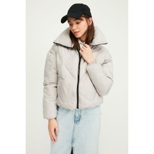 Kadın Içi Elyaflı Rüzgar Geçirmez Dik Yaka Gri Şişme Kışlık Mont