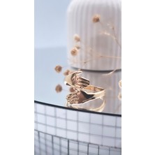 Serenity Sarılan El Figürlü Pirinç Yüzük