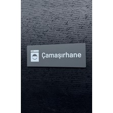 Yönline Çamaşırhane Mat Antrasit Uv Baskılı Pleksi Özelleştirilebilir Kapı Isimliği Yönlendirme Levhası