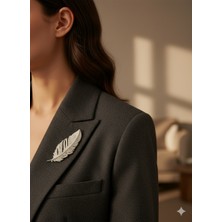 Fm Gümüş Renk, Yaprak Model, Modern, Zirkon Taşlı, Hafif Yapılı  Yaklaşık 5*2 Cm. Tarz Broş Öğretmenler günü ideal hediye