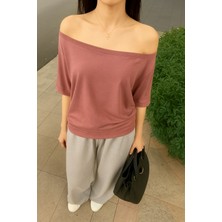 Tarz Cool Pudra Kadın Düşük Omuz Kayık Yaka Oversize T-Shirt