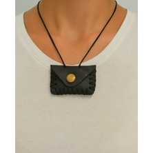 Bilenler Deri Kaplı Büyük Kare Cevşen – Boyuna Asılabilir Siyah Ipli, Özel Deri Çantalı Manevi Dua Kitabı