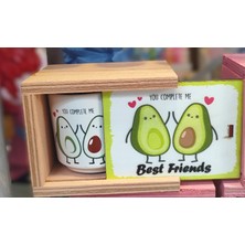 Ada Çanta Kırtasiye Avakado Figürlü Ahşap Kutulu Orta Boy Porselen Kupa Bardak AD66130