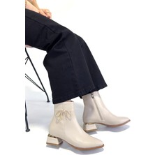 Alfaze Sivri Burun Yandan Fermuarlı Topuklu Bot Bej Topuk Boyu 3 cm