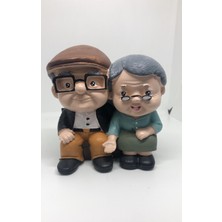 Lebron Bankda Oturan Yaşlı Çift