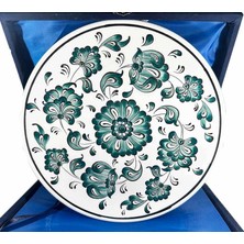 Çini Evi Tek Renk Lotus Kompozisyonlu Iznik Tabak – Minimal Şıklık