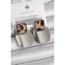 Shopwe Pirinç Gümüş Renk Kare Plaka Leopar Desenli Kadın Küpe