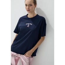 Tubia Kadın Lacivert Renk Pembe Sim Baskılı Oversize T-shirt