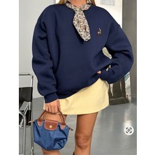 Kadın Fular Detaylı Ceylan Nakışlı Şardonlu Oversize Sweatshirt