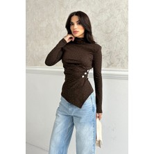 AKD Atelier Kadın Bluz Fitilli Uzun Kollu Balıkçı Yaka Taş Detaylı Drapeli Asimetrik Bluz