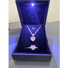 Işıklı Kutusunda Pembe Kolye Yüzük Seti Çelik