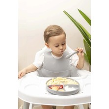 Ronanna Buğz Gri 3’lü Silikon Yemek Seti – Önlük + Diş Kaşıyıcılı Kaşık + Vakumlu Tabak