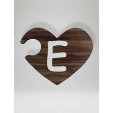 Mundy E Harfi (Sağ Parça) – Ahşap Puzzle Kalp Harf Magnet – Buzdolabı Süsü – Ikili Uyumlu (KOD:1001)