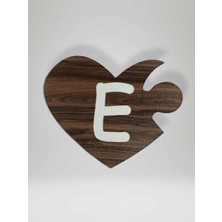 Mundy E Harfi (Sol Parça) – Ahşap Puzzle Kalp Harf Magnet – Buzdolabı Süsü – Ikili Uyumlu (KOD:1000)