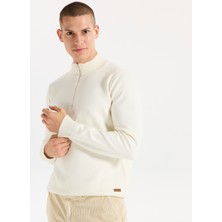 Jeep Dik Yaka Relaxed Düz Örgü Desenli Ekru Erkek Kazak J5WM-KZK7204