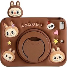 MobaxAksesuar Samsung Galaxy Tab A11 / A9 8.7inç Kılıf Cute Dolls Standlı Eğlenceli 3D Karekterli Çocuk Kılıfı X110 X130