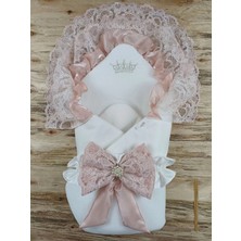 Moda Şahsenem Sahra Taç Nakışlı Inci ve Dantel Fiyonklu Çift Dantel Duvaklı Trilüks Kundak Bebek Battaniyesi Gül Kurusu