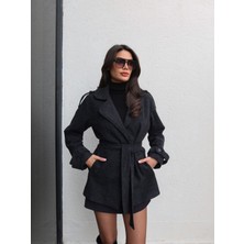 Esra Helvacı Kol Apolet Bağlamalı Kısa Kaşe Kaban