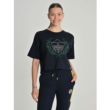 Fenerium Kadın Kolej Çelenk Logolu Tshırt TK010BGK17 Siyah Renkli Şık Tasarım