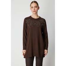 On Kadın Önü Zincirli Desenli Uzun Triko Kazak 65387 Kahverengi