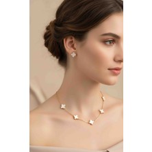 Merve's Aksesuar Göz Alıcı Şıklık: Yoncalı Çelik Kolye ve Küpe Seti - Günlük Kullanım