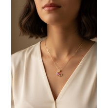 Merve's Aksesuar Trend Alarmı! Pembe Çiçekli Çelik Kolye - Kararmaz, Şık ve Büyüleyici