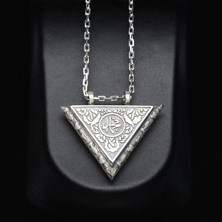 Silvalli 40 mm Orta Küçük Üçgen Muska - Mo