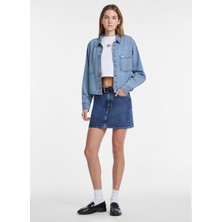 Guess Jeans Standart Gömlek Yaka Eskitme Mavi Kadın Gömlek Guess Jeans Kadın Denim Gömlek