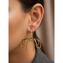 NKT Collection Gold Renk Kıvrımlı Dalga Şeklinde Sallantılı Kadın Küpe