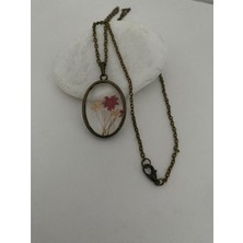 Hediyem Evime Kurutulmuş Kırmızı Bej Çiçek Figürlü Kolye Antik Bakır Renk