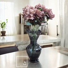 İki Yedi Konsept Dijon Füme Cam Vazo – Sadeliğin Zarafetiyle Şıklığı Buluşturan Ev & Ofis Dekoru