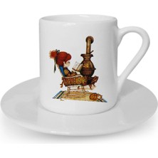 Türk Kahvesi Fincanı Kitap Okuyan Kız