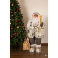 Dodomar 120 cm Yılbaşı Noel Baba Figürü - Beyaz Kostümlü Kayaklı Lüks Dekoratif Büyük Boy Süs (Iç ve Dış Mekan)