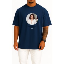 Bahriyeli Collection Oversize Sarah Hyland Modern Family Haley Dunphy Candie's Göğüs Tasarımlı Unisex T-Shirt