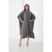 Mamayaga Kadın Tesettüre Uygun Önden Düğmeli Asimetrik Kesim Yarasa Kol Şık Geniş Kalıp Panço Ceket