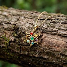 Taş Sandığı Altın Renkli Çakra Güneşi Çelik Kolye – 7 Taşlı Doğal Taş Çakra Kolye