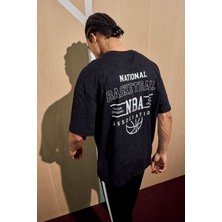 DeFacto NBA Wordmark Bisiklet Yaka Sırt Baskılı Kısa Kollu Tişört G3645AX25AU