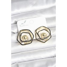 Clariss Pirinç Gold Renk Siyah Mineli Geometrik Gül Model Kadın Küpe