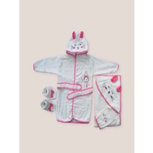 0-6 Ay Kedicik Nakışlı Bornozlu 5li Kız Bebek Havlu Silgi Takımı Fuşya