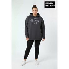 Superlife Kadın Büyük Beden Kapüşonlu El Yazılı Brooklyn Baskılı Rahat Kalıp Sweatshirt SPR26BSWK958