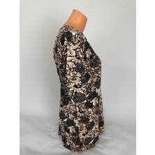 Yaşar Triko Kadın Kahverengi U Yaka Kısa Kollu Çiçek Desenli Yırtmaçlı Dokuma Viskon Anne Penye Tişört