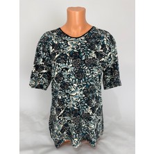 Yaşar Triko Kadın Yeşil U Yaka Kısa Kollu Çiçek Desenli Yırtmaçlı Dokuma Viskon Anne Penye Tişört