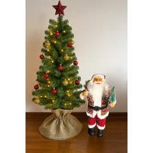 Dodomar 60 cm Çam Ağaçlı Ekoseli Noel Baba – Ayakta Duran Şık ve Özel Tasarım Yılbaşı Dekor Figürü