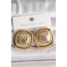 Mustran Clariss Pirinç Gold Renk İşlemeli Kare Model Kadın Küpe