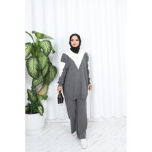 Zarif Yaka Detaylı Triko Takım