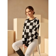 Nakşi Giyim Kadın Damalı Desenli Yumuşak Dokulu Rahat Kesim Crop Fit Triko Kazak