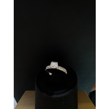 Luna Gümüş Ithal Baget Taşlı Tektaş Kadın Gümüş Yüzük